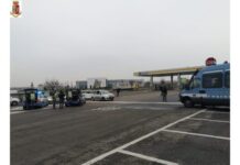 La Polizia di Stato di Bologna denuncia in autostrada A13 un conducente di mezzo pesante con patente falsa e un uomo trovato con denaro e argenteria di provenienza sospetta