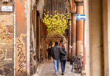 Coppa Davis, 500 palline da tennis in via San Felice