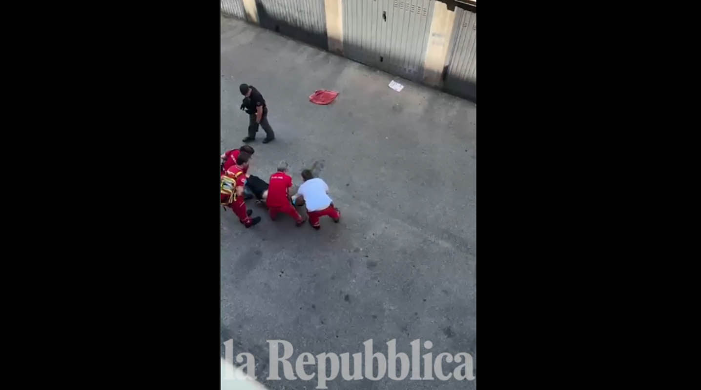 Bologna, un 43enne ammanettato muore durante un intervento di polizia al Pilastro